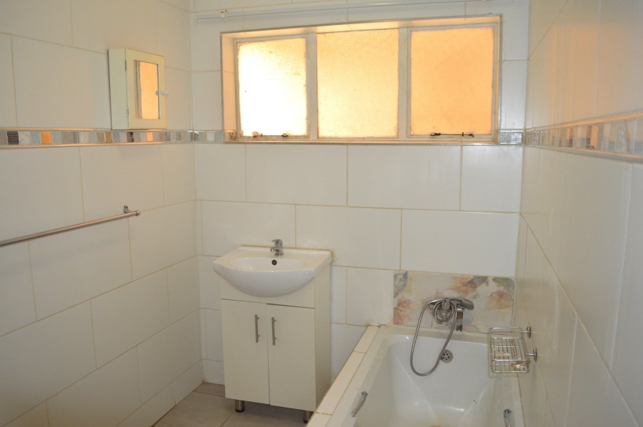 4 Bedroom Property for Sale in Roosheuwel North West